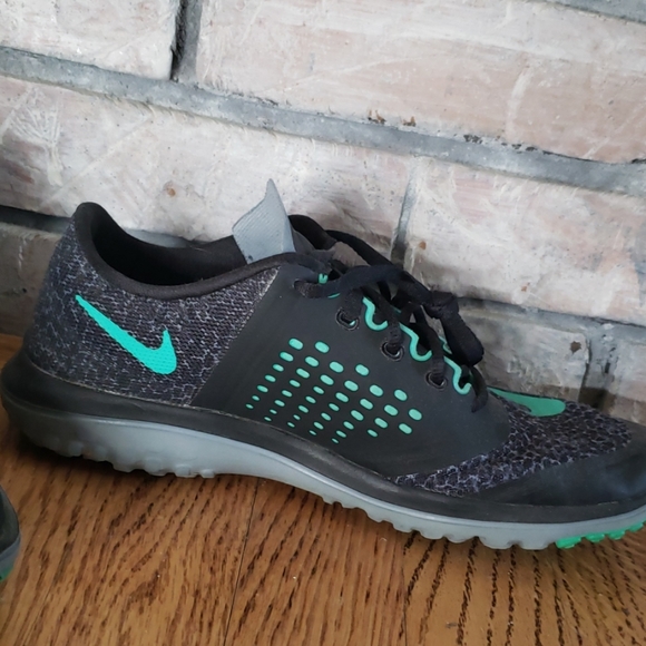 Nike women's shoes - Picture 2 of 4